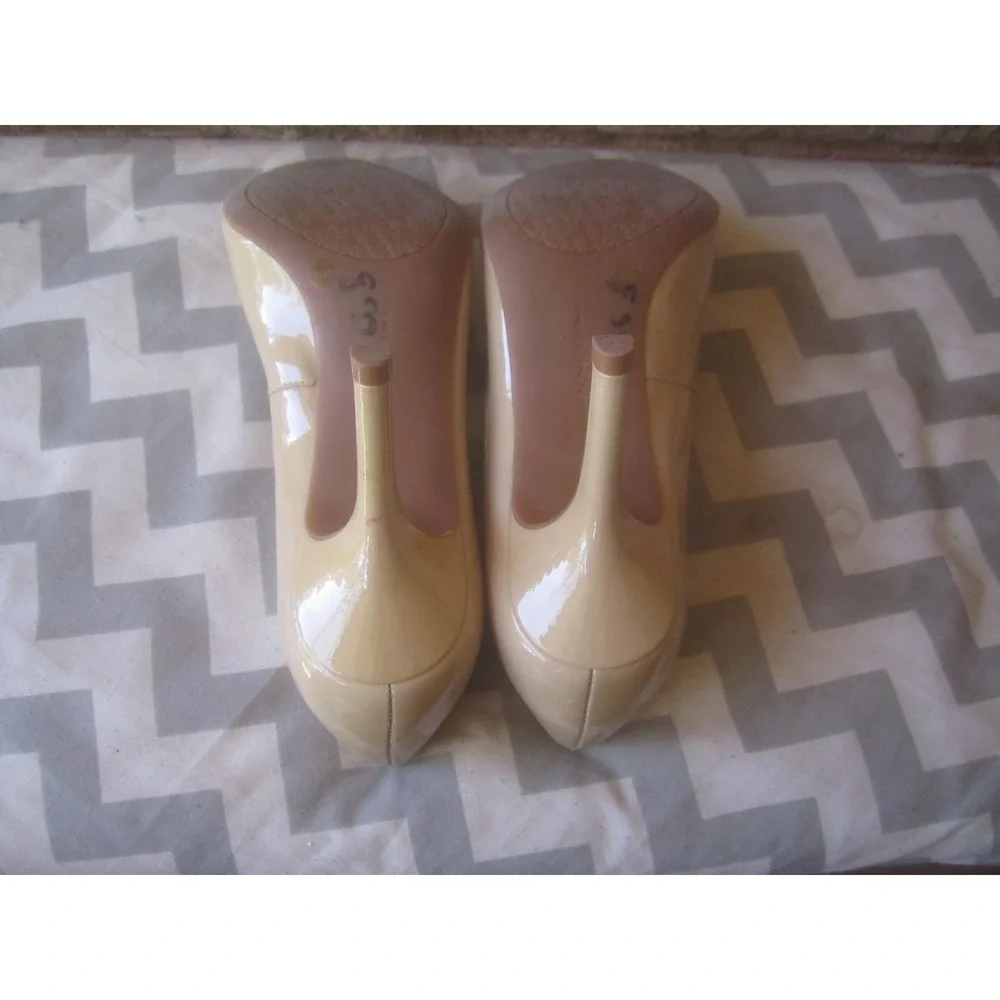 Gianni Bini Shoes Womens Size 7.5 Beige Round Toe Platform Dress Heels